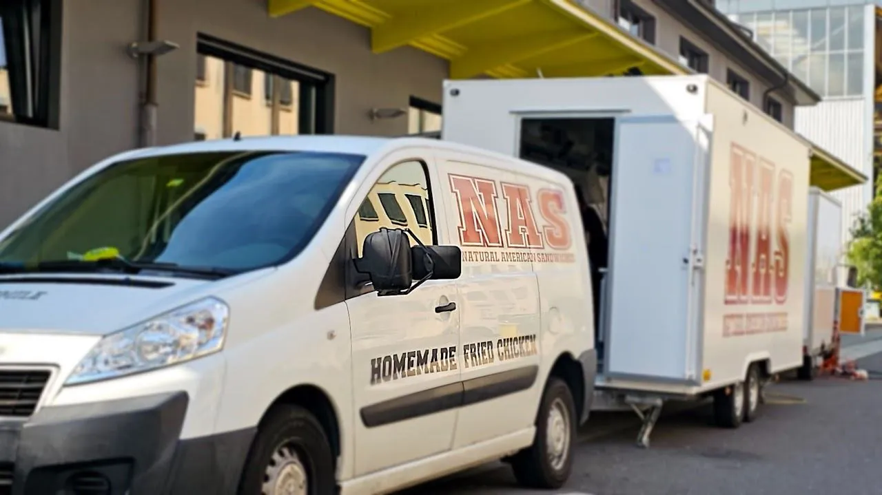 Le food truck NAS installé dans un quartier de Lausanne